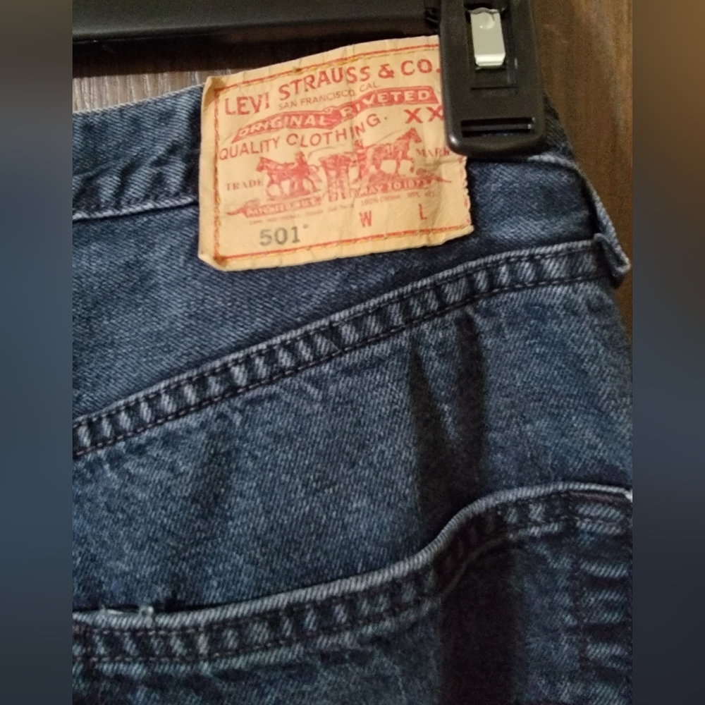 Branded Levi 501 Jeans - Vintage. Button-fly. 31x30, Faded Black